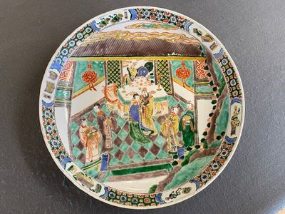 Plat en porcelaine de Chine famille verte à décor narratif, Kangxi — photo 1