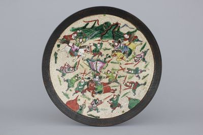 Plat en porcelaine de Chine, famille verte, Nanking, 19e