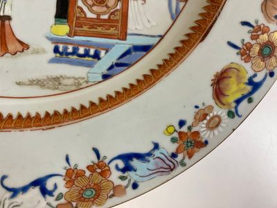 Plat en porcelaine de Chine rose-verte à décor d'une scène du 'Xi Xiang Ji', Yongzheng — photo 5