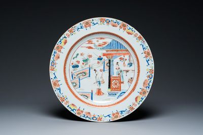 Plat en porcelaine de Chine rose-verte à décor d'une scène du 'Xi Xiang Ji', Yongzheng