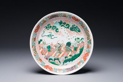 Plat en porcelaine de Chine wucai à décor de 'Qi Lin Song Zi 麒麟送子', Kangxi
