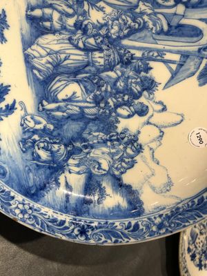 Plat exceptionnel en faïence en bleu et blanc à décor de l'Adoration des Mages, atelier Verstraeten, Haarlem, ca. 1640-1660 — photo 12