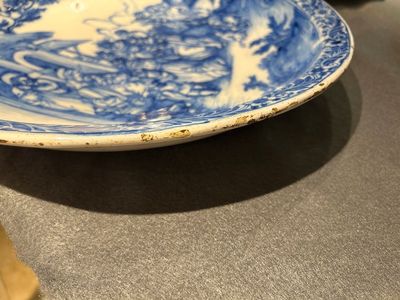 Plat exceptionnel en faïence en bleu et blanc à décor de l'Adoration des Mages, atelier Verstraeten, Haarlem, ca. 1640-1660 — photo 7