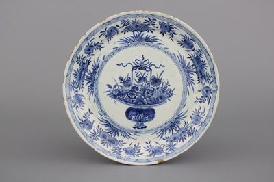 Plat fin à crèpes en faïence de Delft, bleu et blanc avec chinoiserie, env. 1720