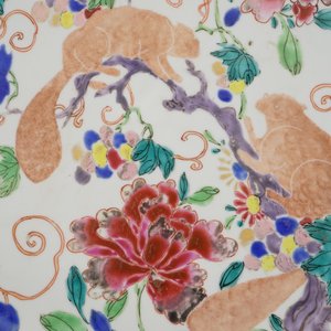 Plat impressionant en porcelaine de Chine à décor d'écureuils, famille rose, 18e — photo 6