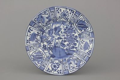 Plat japonais avec oiseaux dans le feuillage, style Ming, Arita, période Edo, 17e