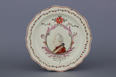 Plat orangiste anglais avec portrait,"creamware", peint en Hollande, Leeds, 18e