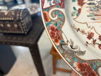 Plat profond en porcelaine de Chine famille rose, Yongzheng — photo 2