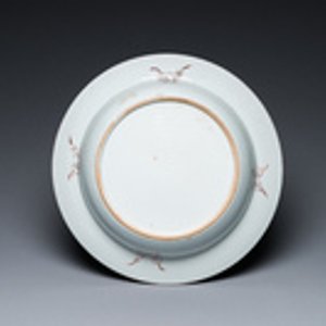 Plat profond en porcelaine de Chine famille rose, Yongzheng — photo 2