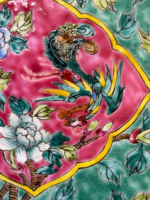 Plateau en porcelaine de Chine famille rose pour le marché Straits ou Peranakan, 19ème — photo 4