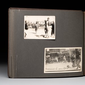 (PLEASE NOTE, GRAPHIC VIOLENT CONTENT!) A photo album with executions, beheadings and tortures in China, 19/20th C. — photo 13