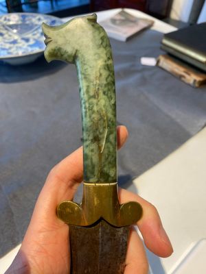 Poignard moghol à manche zoomorphique en jade vert, Inde, 17ème — photo 4