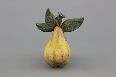 Poire en faïence polychrome de Delft, 18e