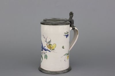 Polychrome beker in Frans aardewerk met tinmontuur, 18e eeuw