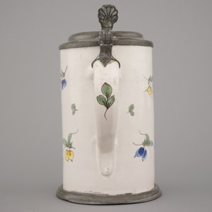 Polychrome beker in Frans aardewerk met tinmontuur, 18e eeuw — foto 4