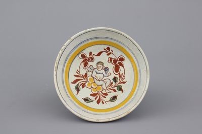 Polychrome Delftse kom met een putto, 17e eeuw