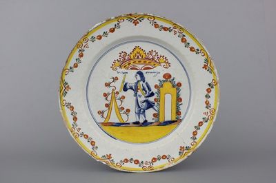 Polychrome Delftse orangistische tekstschotel, 18e eeuw