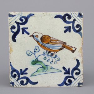 Polychrome Delftse tegel met vogel, 17e eeuw — foto 1
