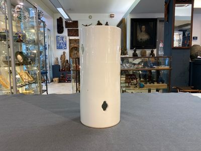 Porte-chapeau en porcelaine de Chine famille rose à décor des 'neuf pêches', 19ème — photo 2