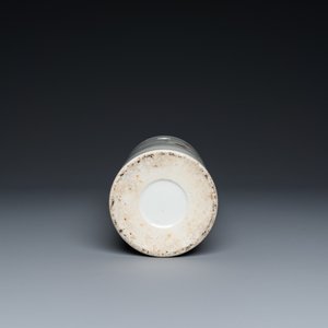 Porte-chapeau en porcelaine de Chine famille rose à décor des 'neuf pêches', 19ème — photo 7