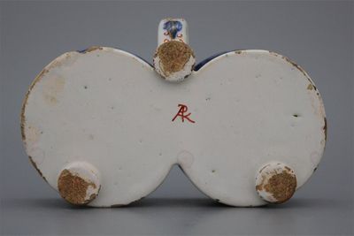 Porte huilier-vinaigrier en faïence de Delft doré, 1705-1720