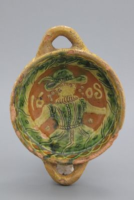 Pot à boullie en terre glaise, Pays-Bas, avec figure, daté 1608