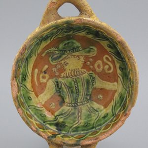 Pot à boullie en terre glaise, Pays-Bas, avec figure, daté 1608 — photo 1