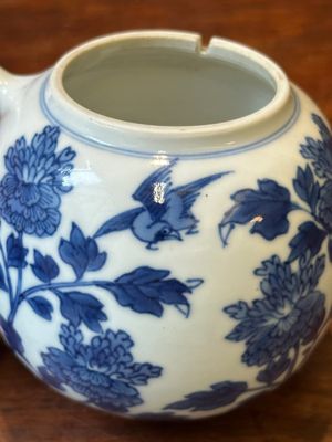 Pot à moutarde couvert en porcelaine de Chine en bleu et blanc à décor floral, Kangxi — photo 10