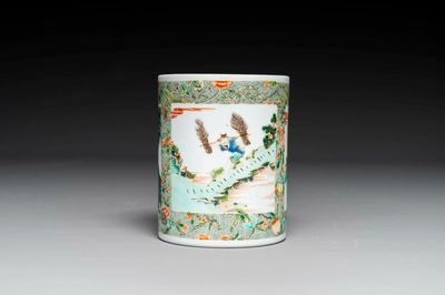 Pot à pinceaux en porcelaine de Chine famille verte à décor figuratif, 19ème