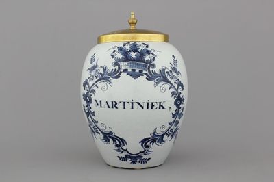Pot à tabac, couvert en cuivre, en faïence de Delft, "MARTINIQUE", 18e