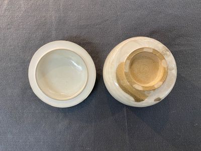Pot couvert en grès porcelaineux à émail en couleur crème, Song du Nord — photo 4