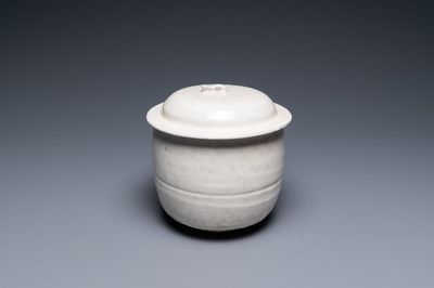 Pot couvert en grès porcelaineux à émail en couleur crème, Song du Nord