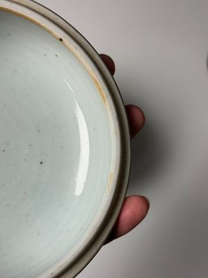 Pot couvert en porcelaine de Chine doucai à décor de rinceaux de lotus, Kangxi/Yongzheng — photo 18