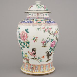 Pot couvert en porcelaine de Chine, polychrome, avec coquelet, 19e — photo 3
