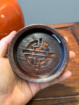 Pot de gingembre en porcelaine de Chine en rouge de corail monochrome au couvercle en bois, 18ème — photo 3