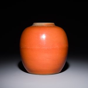Pot de gingembre en porcelaine de Chine en rouge de corail monochrome au couvercle en bois, 18ème — photo 2