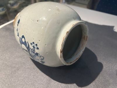 Pot de pharmacie en faïence en bleu et blanc dans le style de Delft, Angleterre, probablement Londres, 18ème — photo 8