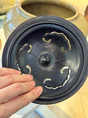 Pot en porcelaine de Chine de type ge aux couvercle et socle en bois, 19ème — photo 13