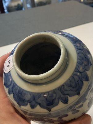 Pot en porcelaine de Chine en bleu et blanc à décor de sage, Ming — photo 9