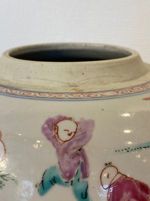 Pot en porcelaine de Chine famille rose à décor des 'cent garçons', Yongzheng — photo 6