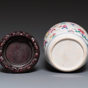 Pot en porcelaine de Chine famille rose à décor des 'cent garçons', Yongzheng — photo 7