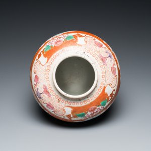 Pot en porcelaine de Chine famille rose à sujet mandarin au couvercle et socle en bois, Qianlong/Jiaqing — photo 7
