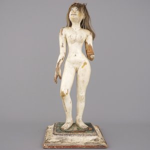 Poupée japonaise en bois avec support, sculptée et patinée, 18e-19e — photo 1