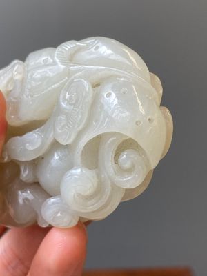 Presse-papier en jade finement sculpté à décor d'une grue et d'un tigre, Chine, 17/18ème — photo 9