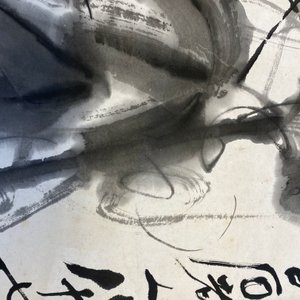 Qi Baishi (1864 - 1957), inkt en kleur op papier, als scroll gemonteerd: 'Klimmende winde' — foto 22