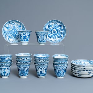Quarante-six tasses et vingt-cinq soucoupes en porcelaine de Chine en bleu et blanc, divers marques, 19ème — photo 11