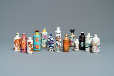 Quatorze tabatières en porcelaine de Chine, 19/20ème