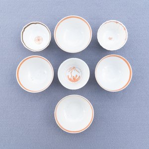 Quatorze tasses et neuf soucoupes en porcelaine de Chine en rouge de fer et doré, Kangxi/Qianlong — photo 17