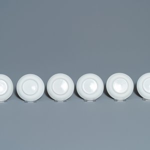 Quatorze tasses et neuf soucoupes en porcelaine de Chine en rouge de fer et doré, Kangxi/Qianlong — photo 3