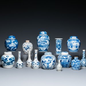 Quatorze vases en porcelaine de Chine en bleu et blanc, 18/20e eeuw — photo 1